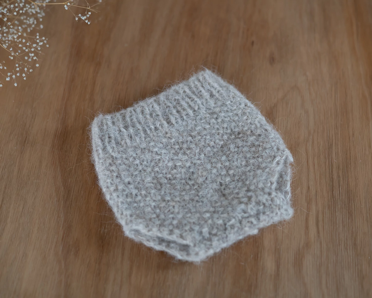 RENDELHETŐ - Világos bézs színű, mohair újszülött kötött bugyi - pelenkatakaró