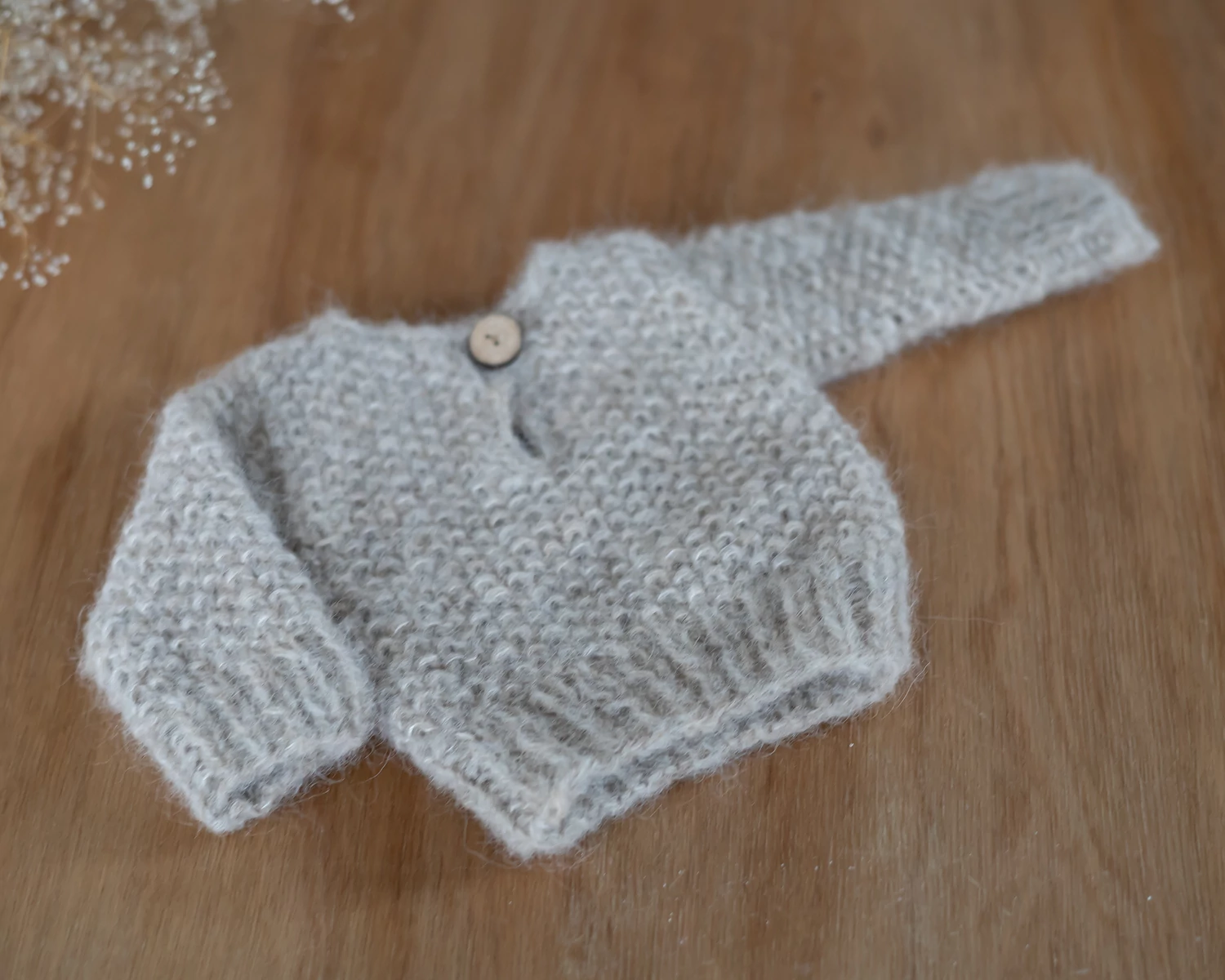 RENDELHETŐ Világos bézs, mohair, kézzel kötött  pulóver