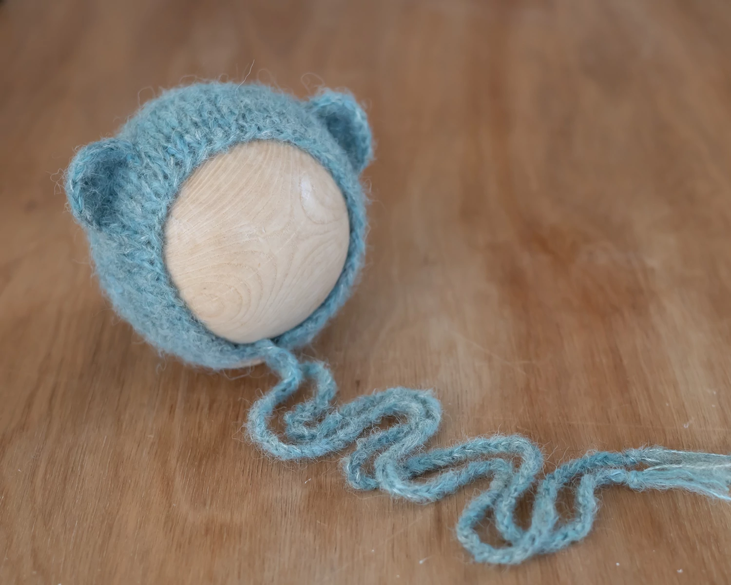 Kékeszöld kézzel festett újszülött mohair maci sapka