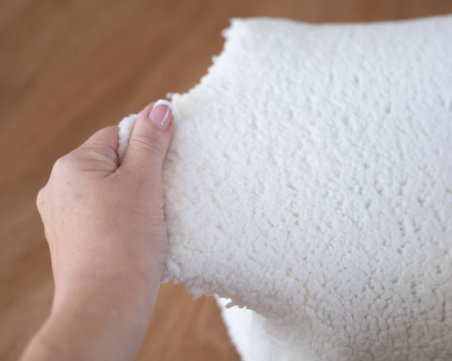 Törtfehér, vastag teddy / plüss babzsák takaró újszülött fotózáshoz