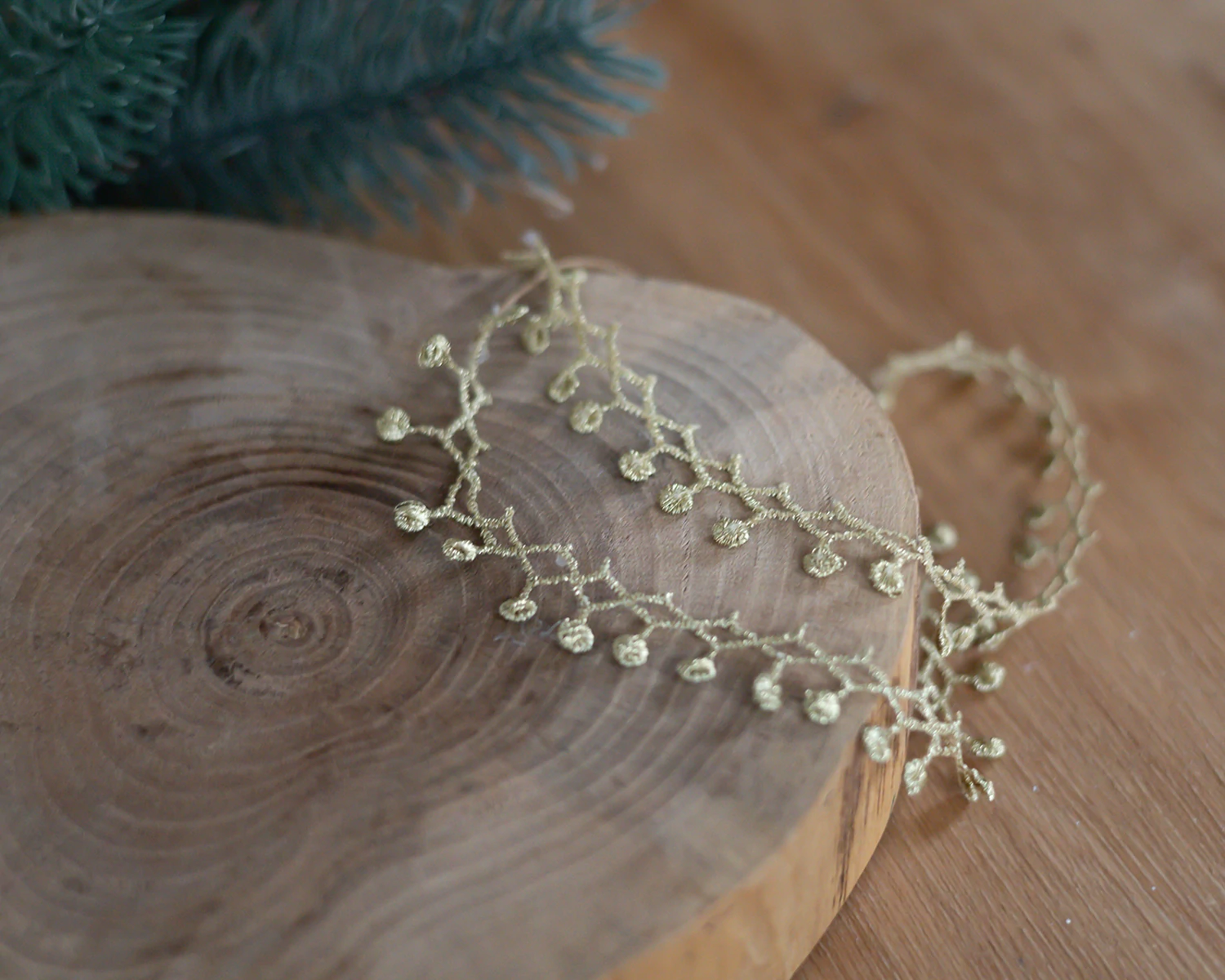 Arany színű, újszülött fejpánt