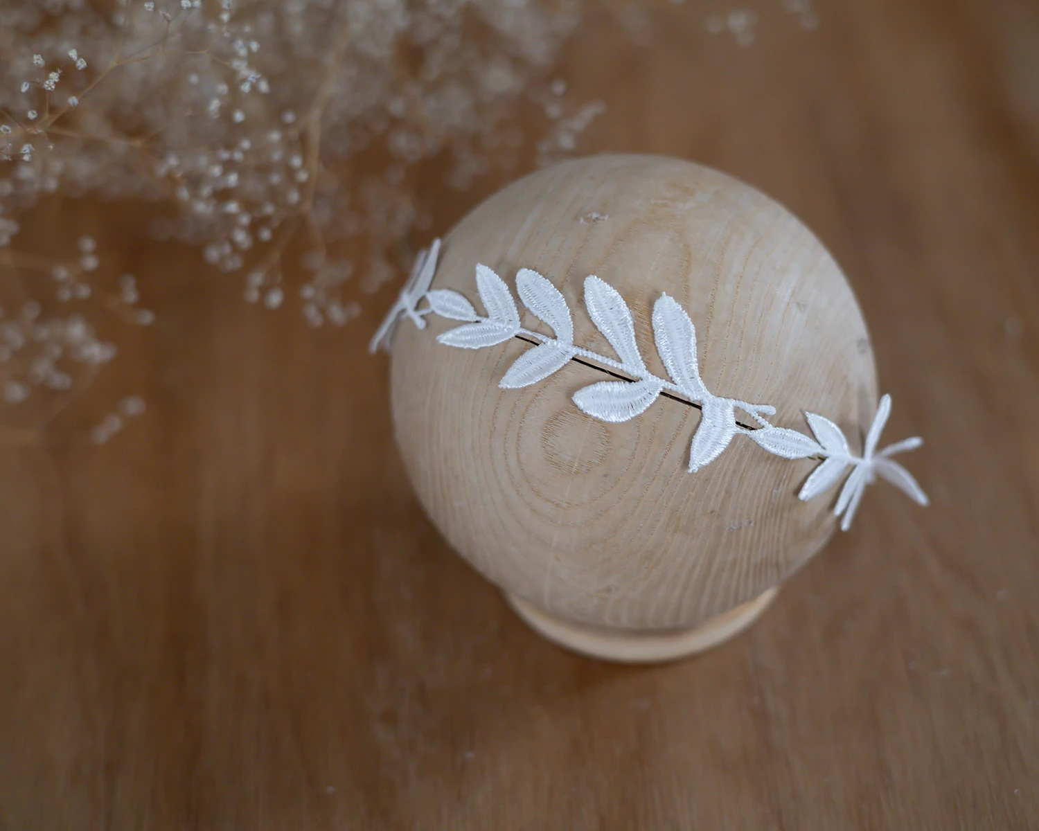 Fehér, babérkoszorú, leveles újszülött fejpánt fotózáshoz