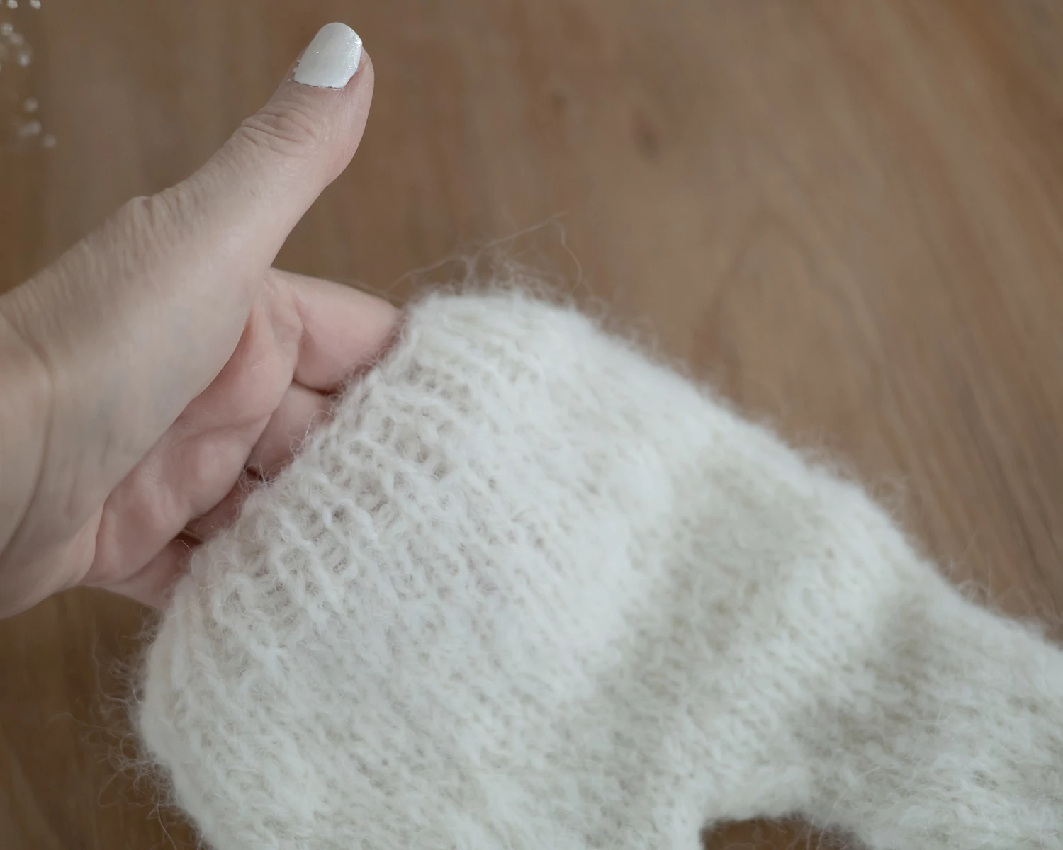 RENDELHETŐ Törtfehér, mohair, kézzel kötött  nadrág