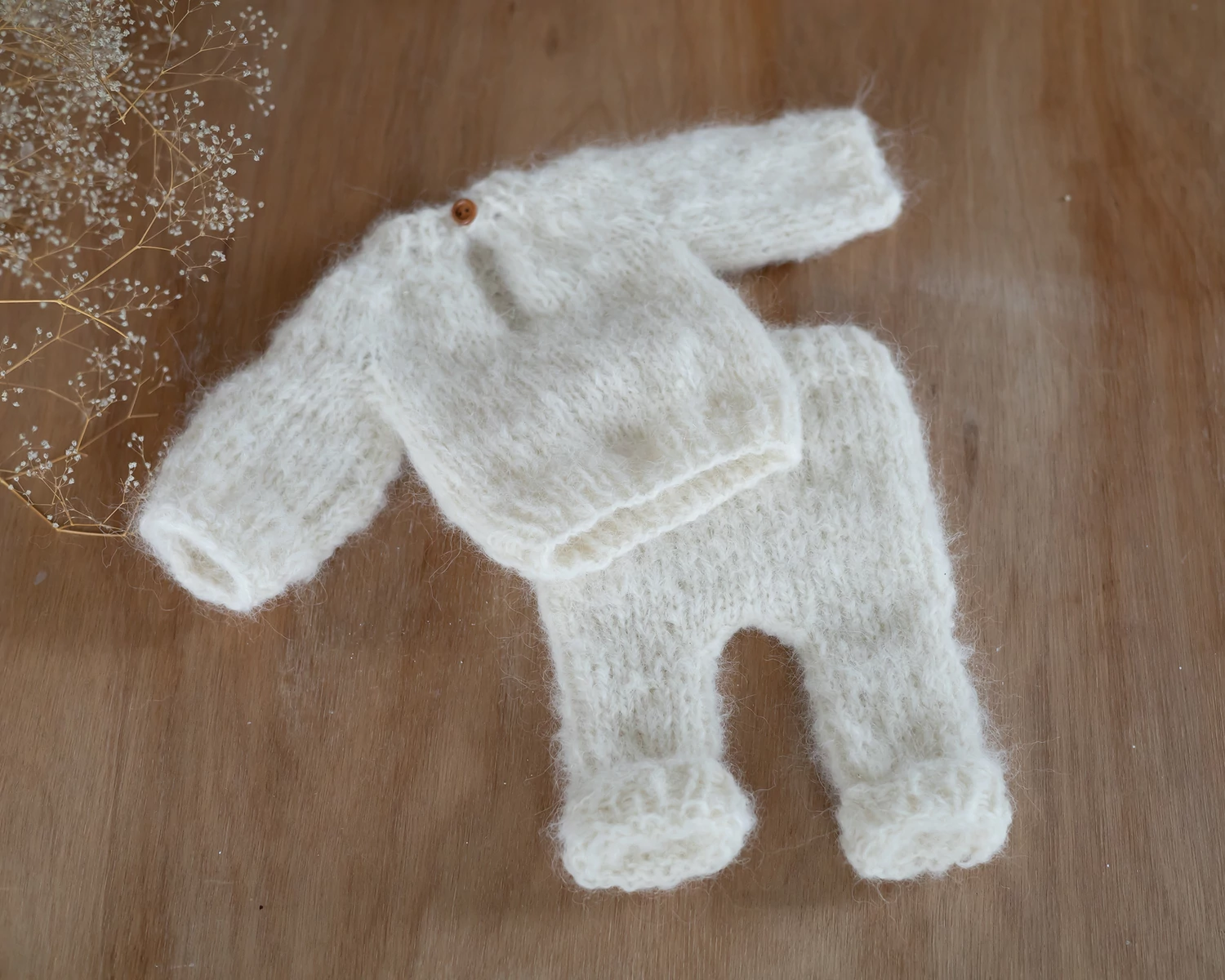 RENDELHETŐ Törtfehér, mohair, kézzel kötött  pulóver és nadrág szett