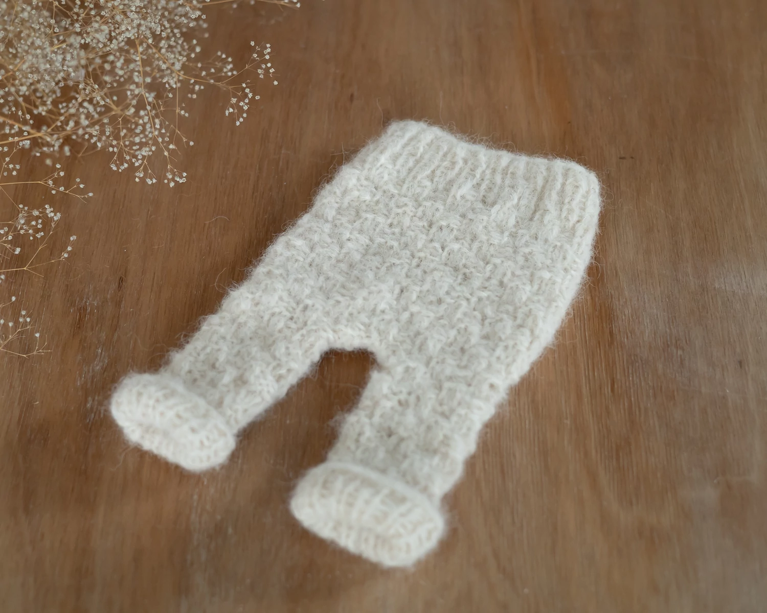 RENDELHETŐ - Törtfehér, mohair, kockás kötött  nadrág