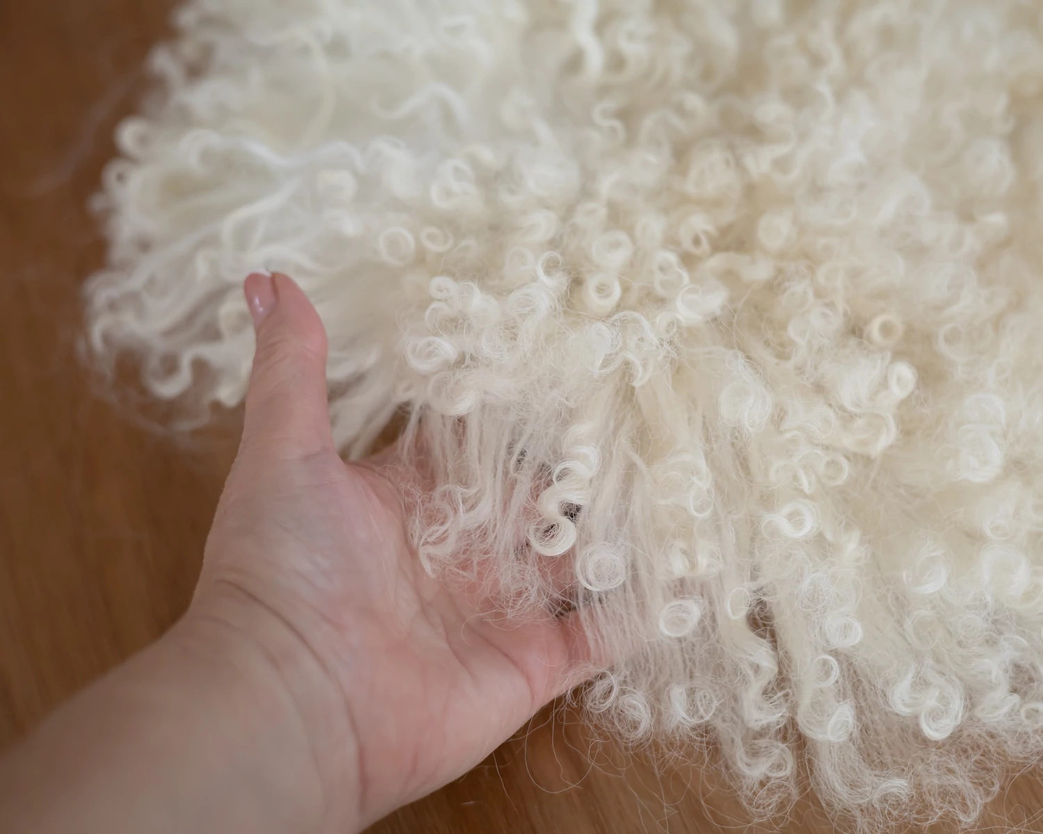 Ivory White Flokati Fur - Medium, Round Shape