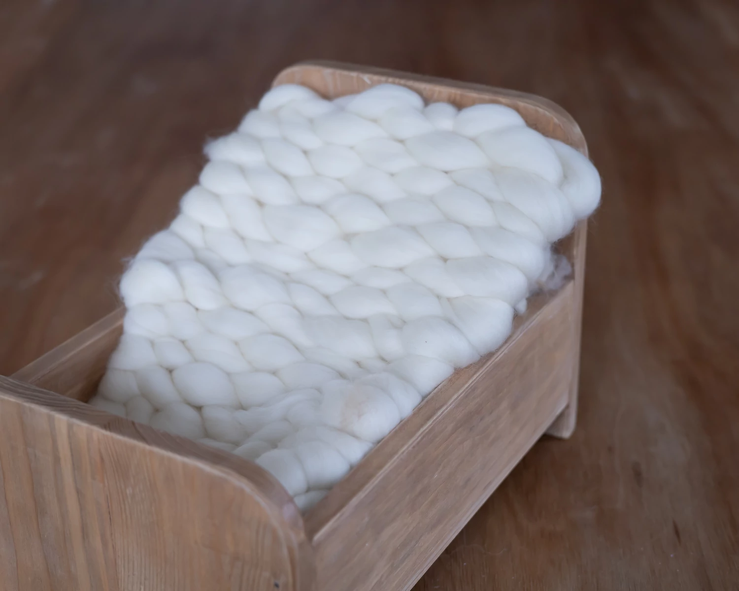 Off-white woven mini wool layer