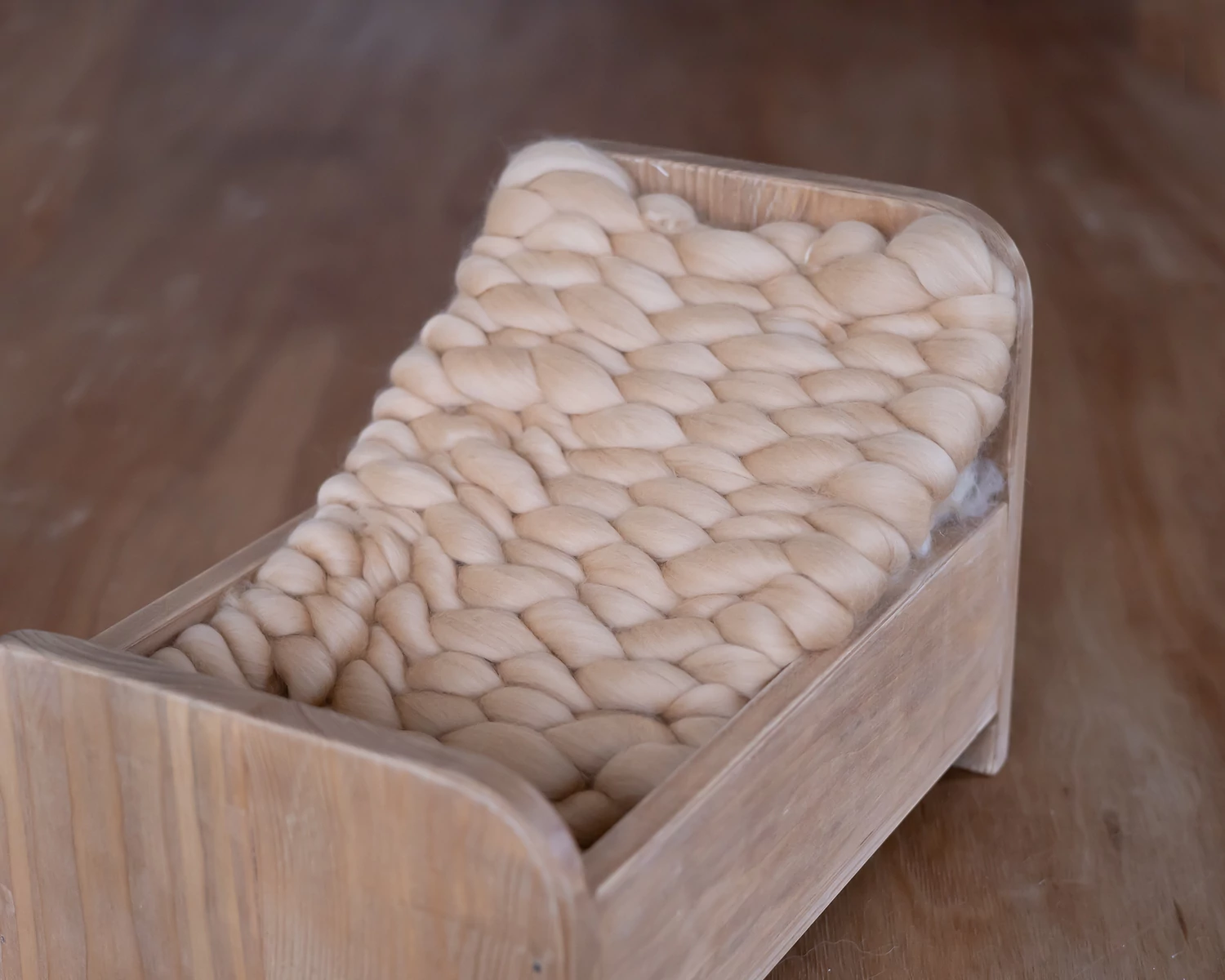 Milk coffee woven mini wool layer