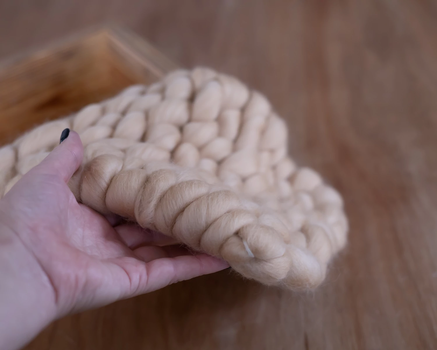 Milk coffee woven mini wool layer