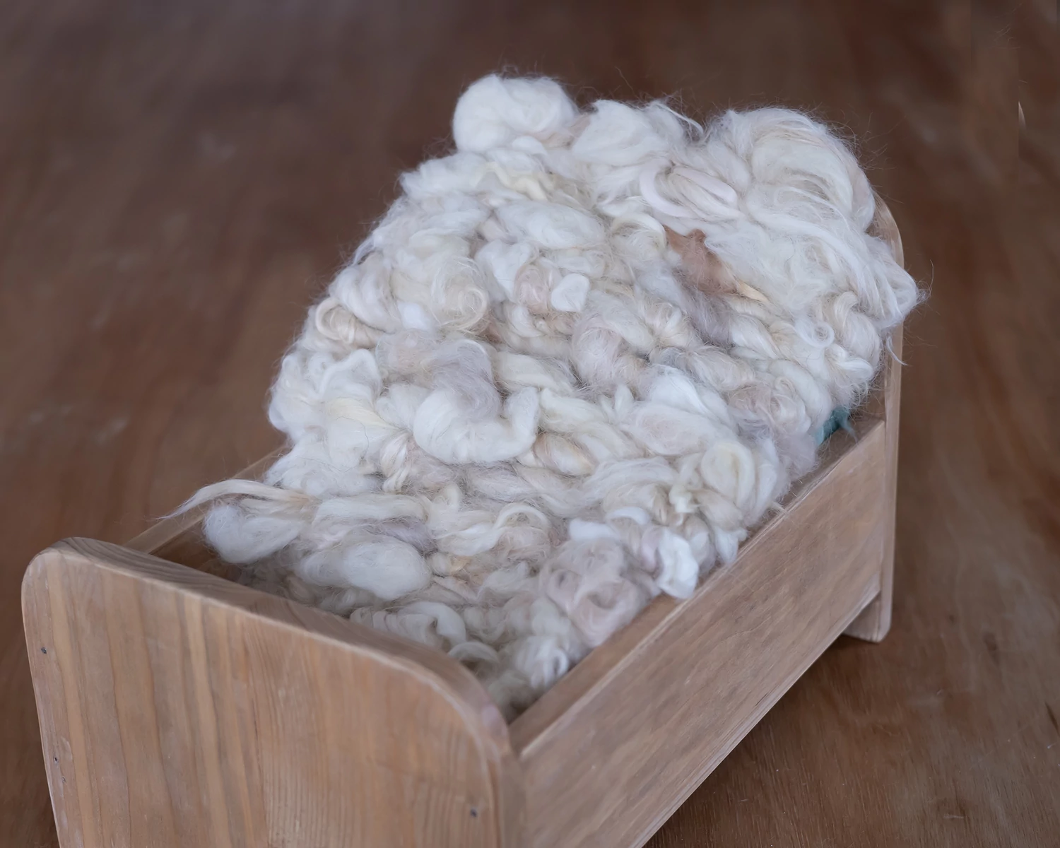 Cream-beige thick rustic mini wool layer 