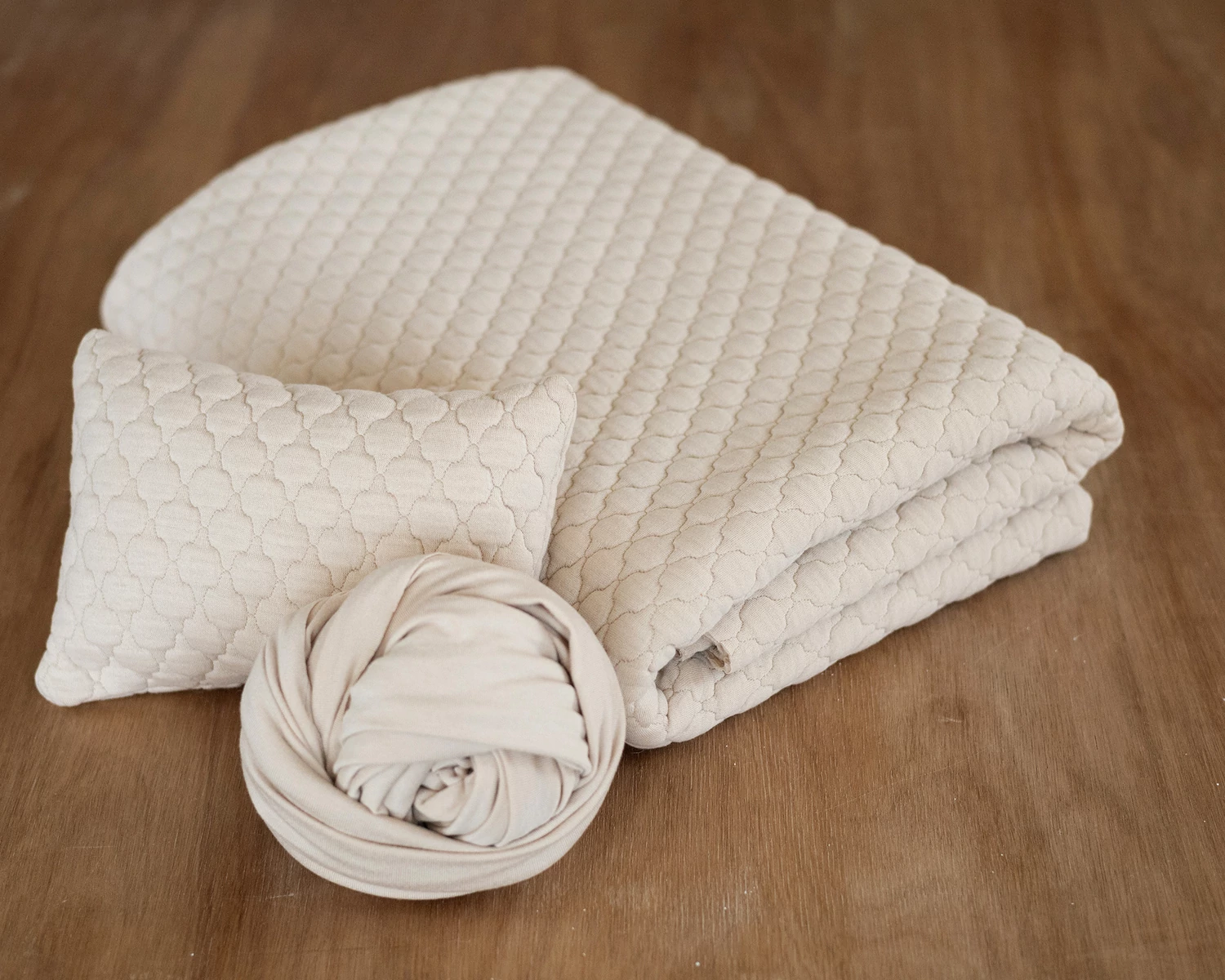 Krém színű, rombuszmintás vastag babzsák takaró + wrap + párna szett