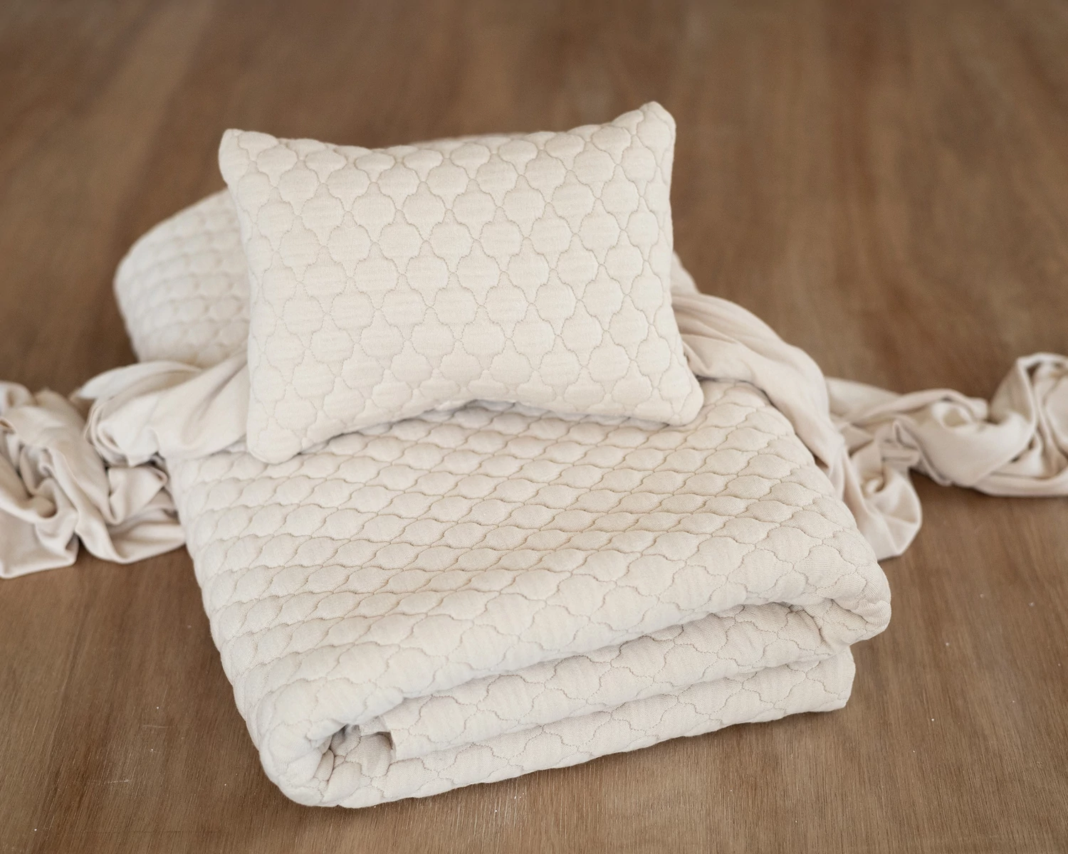 Krém színű, rombuszmintás vastag babzsák takaró + wrap + párna szett