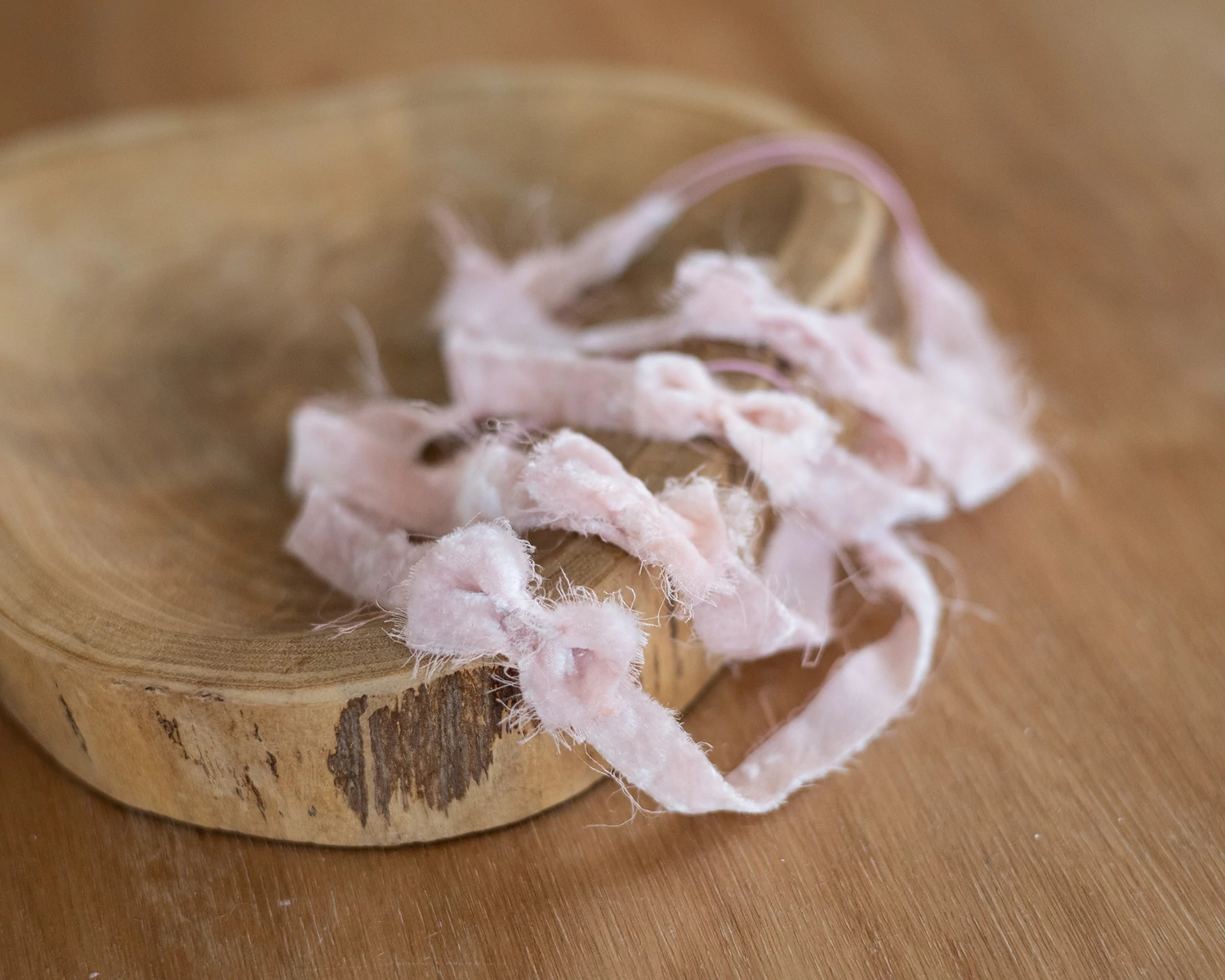  Bow Velvet Headband for Newborns in Light Pink