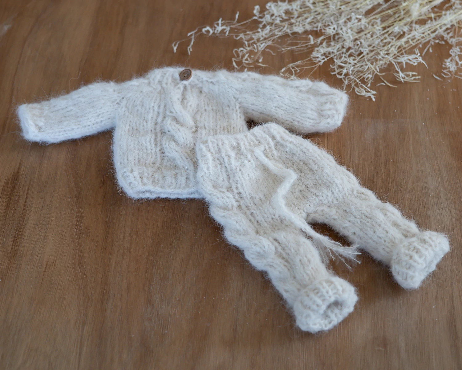 Törtfehér, mohair, kézzel kötött  pulóver és nadrág szett, csavart mintával