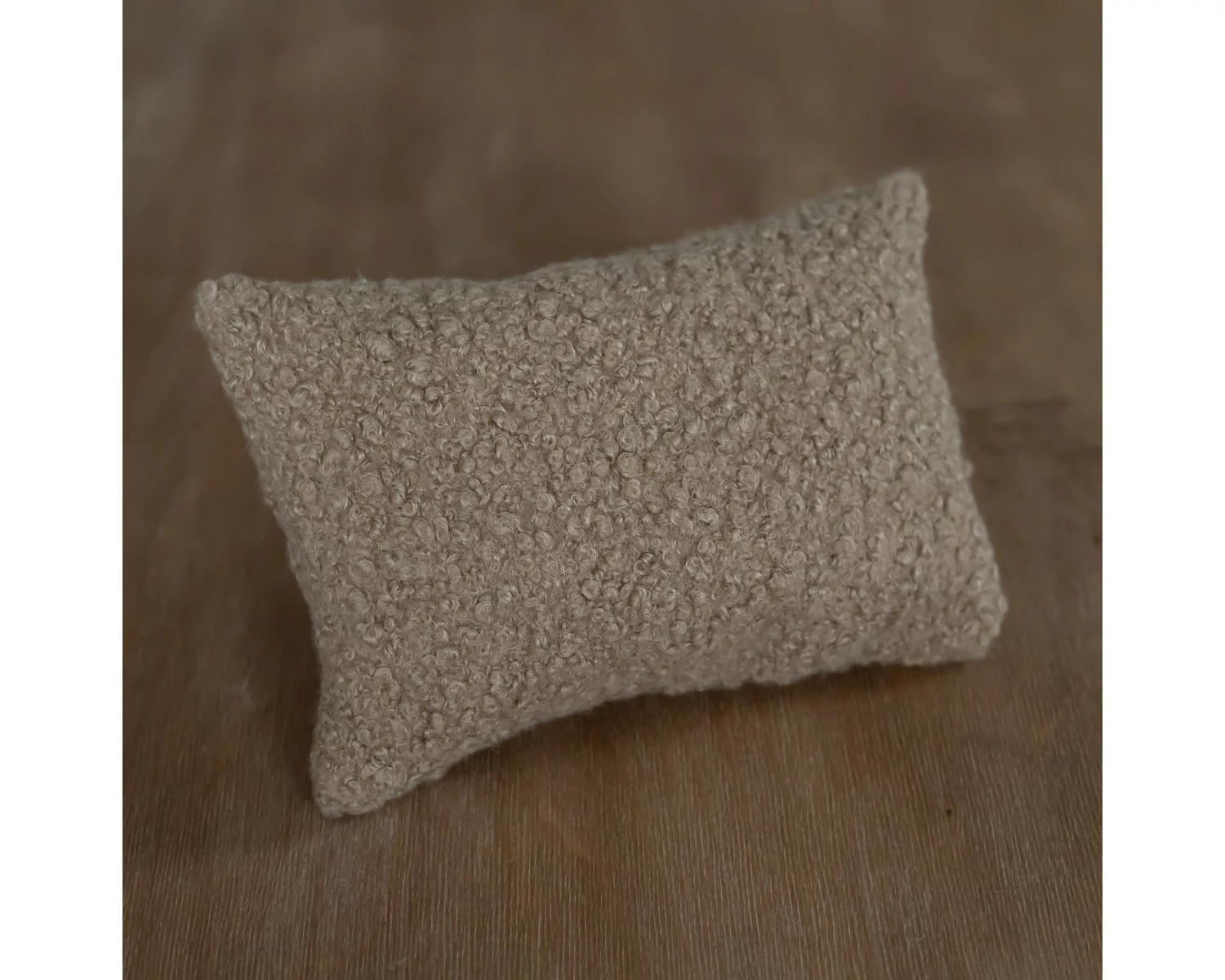 Boucle Caramel posing pillow - newborn photo prop