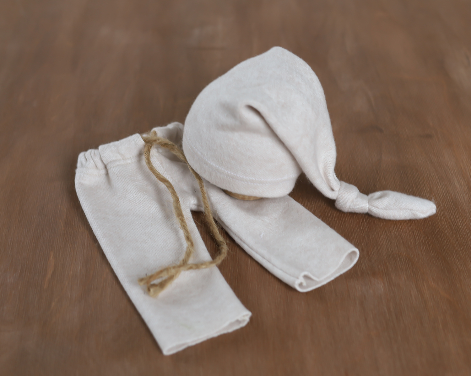 Pale Beige Newborn Set: Pants and Sleepy Hat