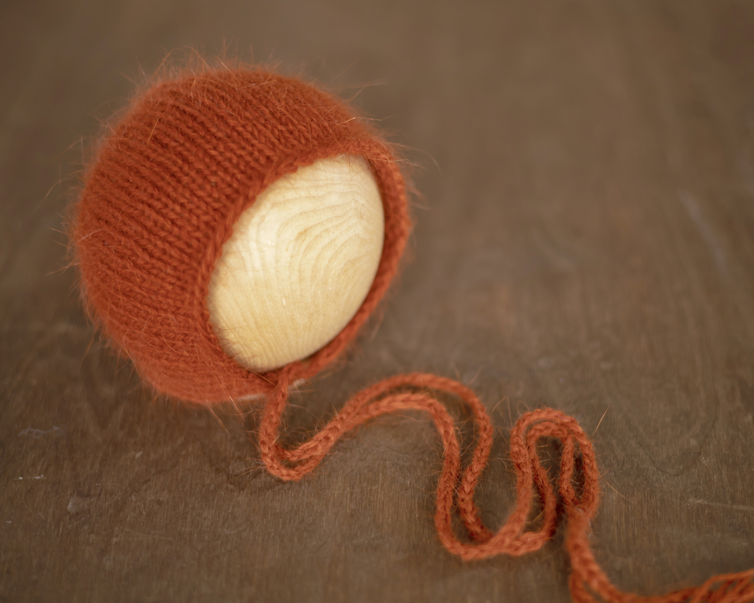 Rozsda színű selyem-mohair, újszülött bonnet