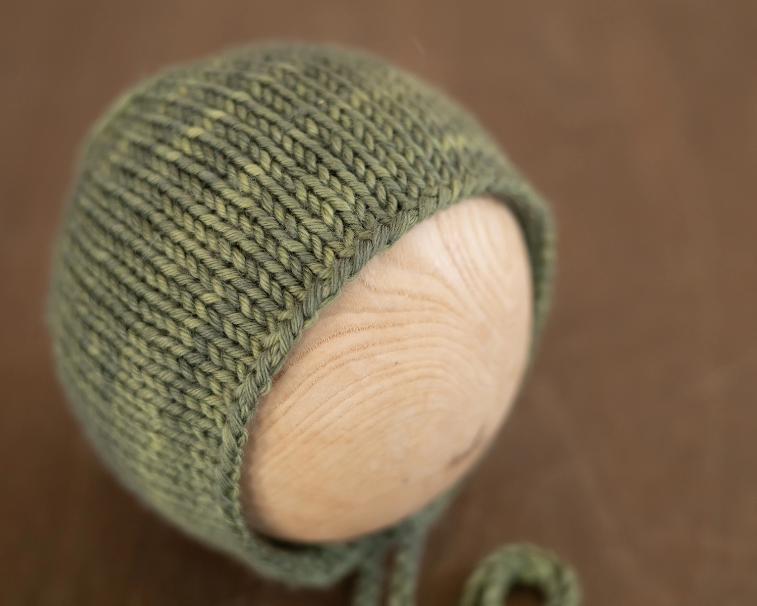 Olíva zöld kézzel festett újszülött mohair bonnet