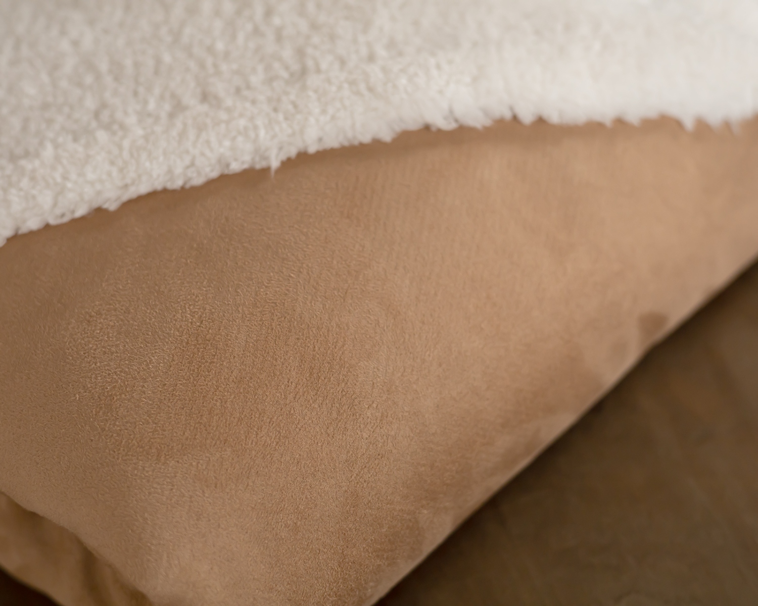 Brown-White Set: Pillow and Blanket / Layer
