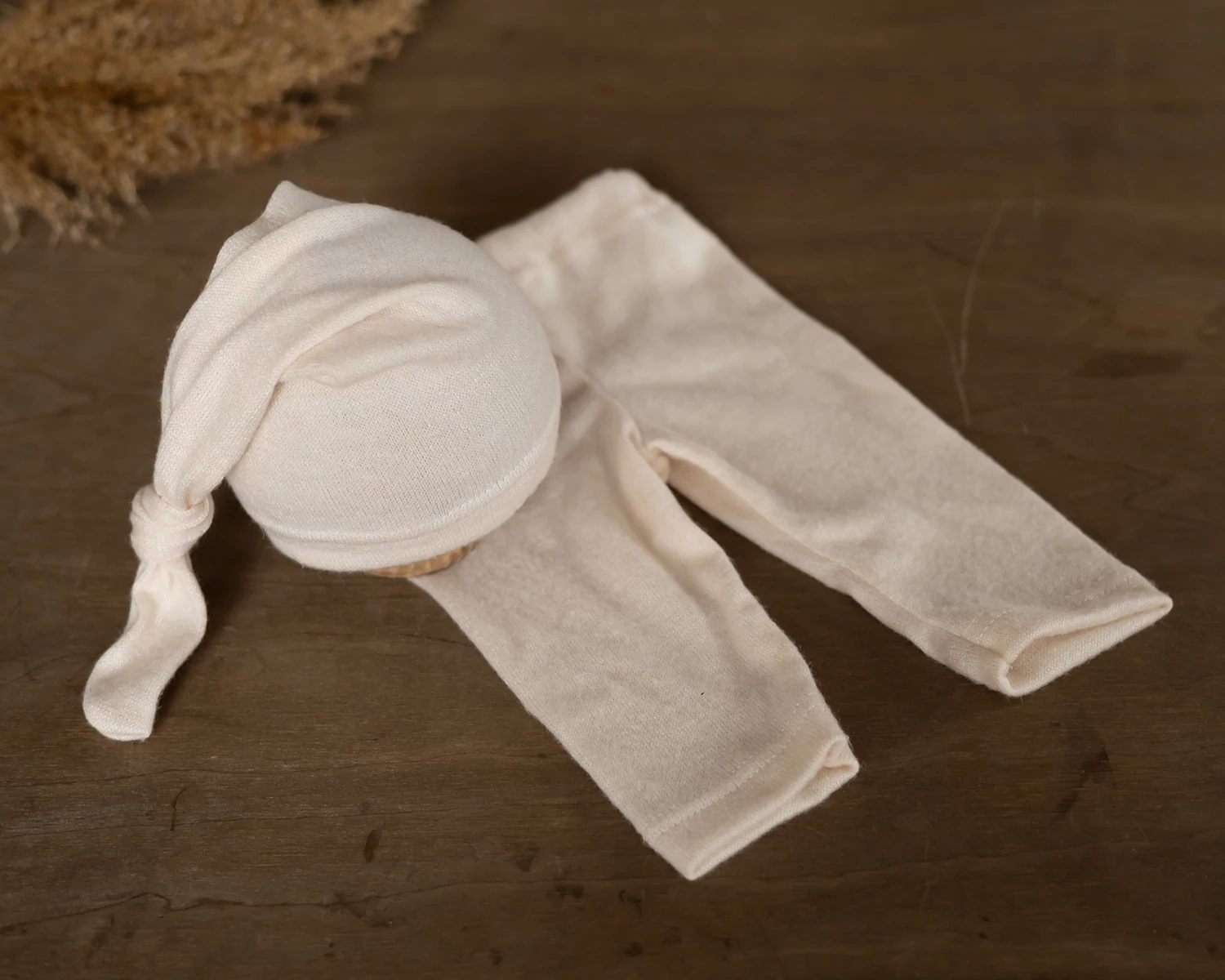 Bone Colour Newborn Set: Pants and Sleepy Hat
