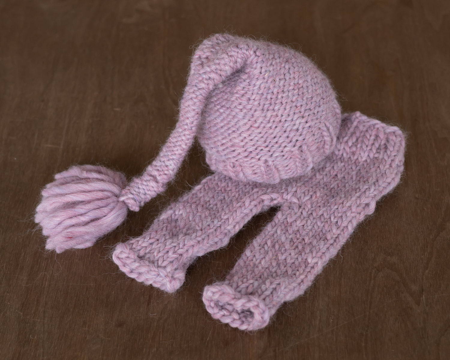 Mauve Newborn Set: Pants and Sleapy Hat