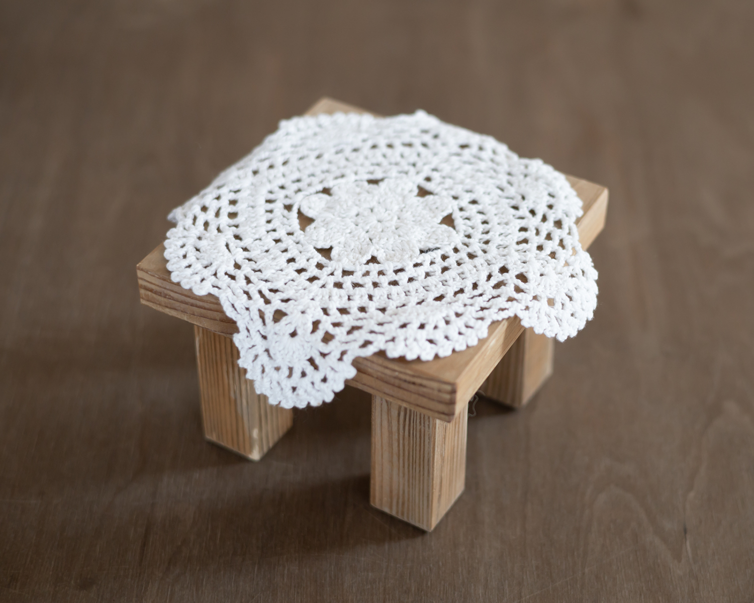 Mini crochet tablecloth - ivory