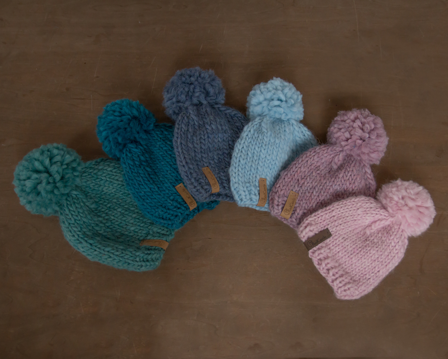 Chunky knit pom-pom hat in 12 colours