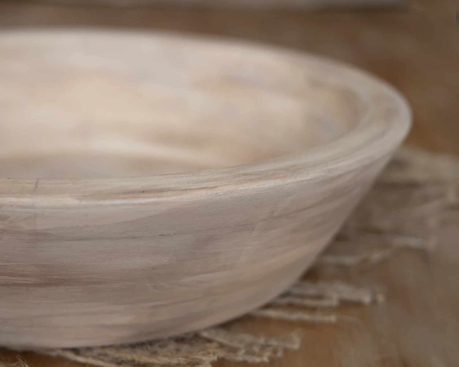 Beige round wooden bowl - 39cm