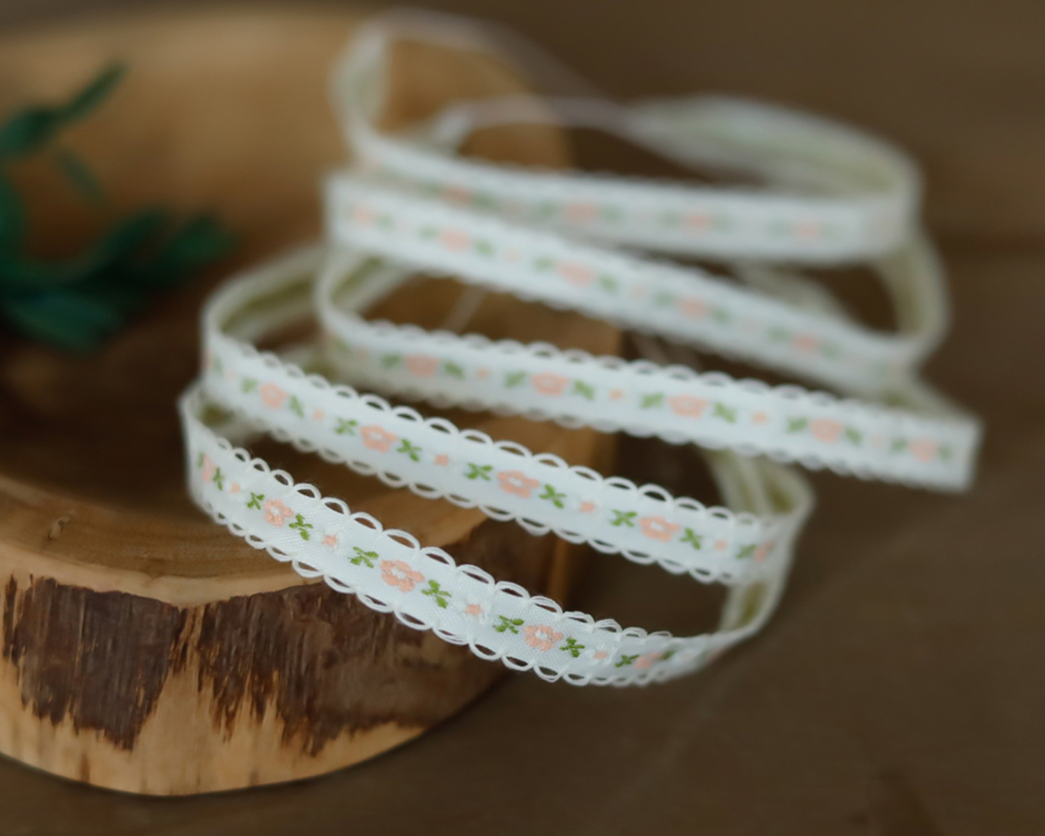 Embroidered Headband, Of white