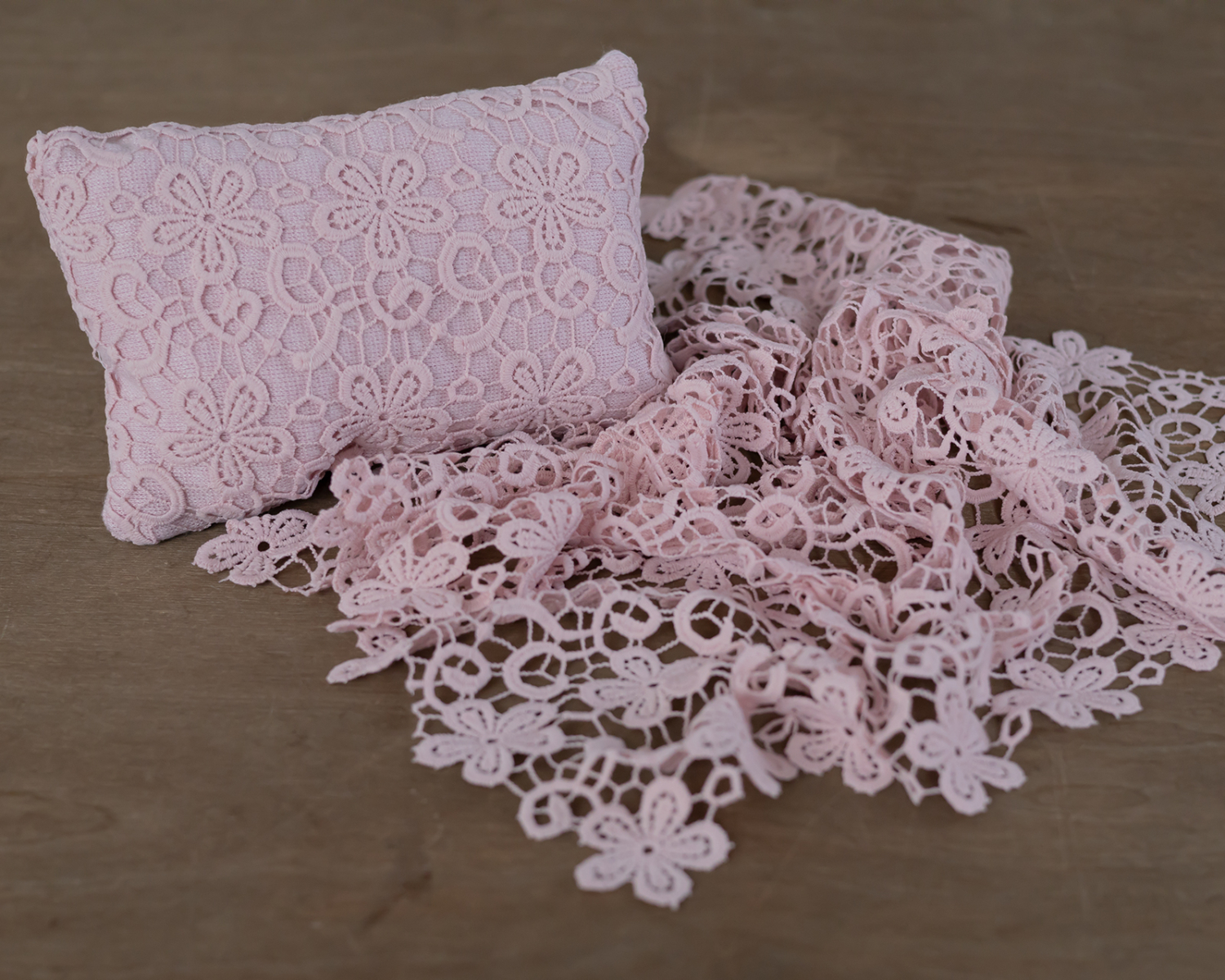 Kétrészes rózsaszín vintage szett: csipke párna és takaró