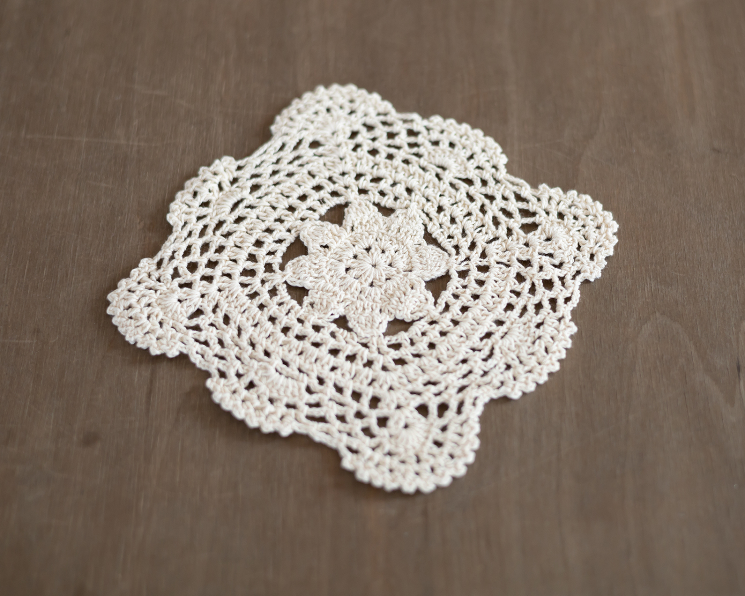 Mini crochet tablecloth - creame