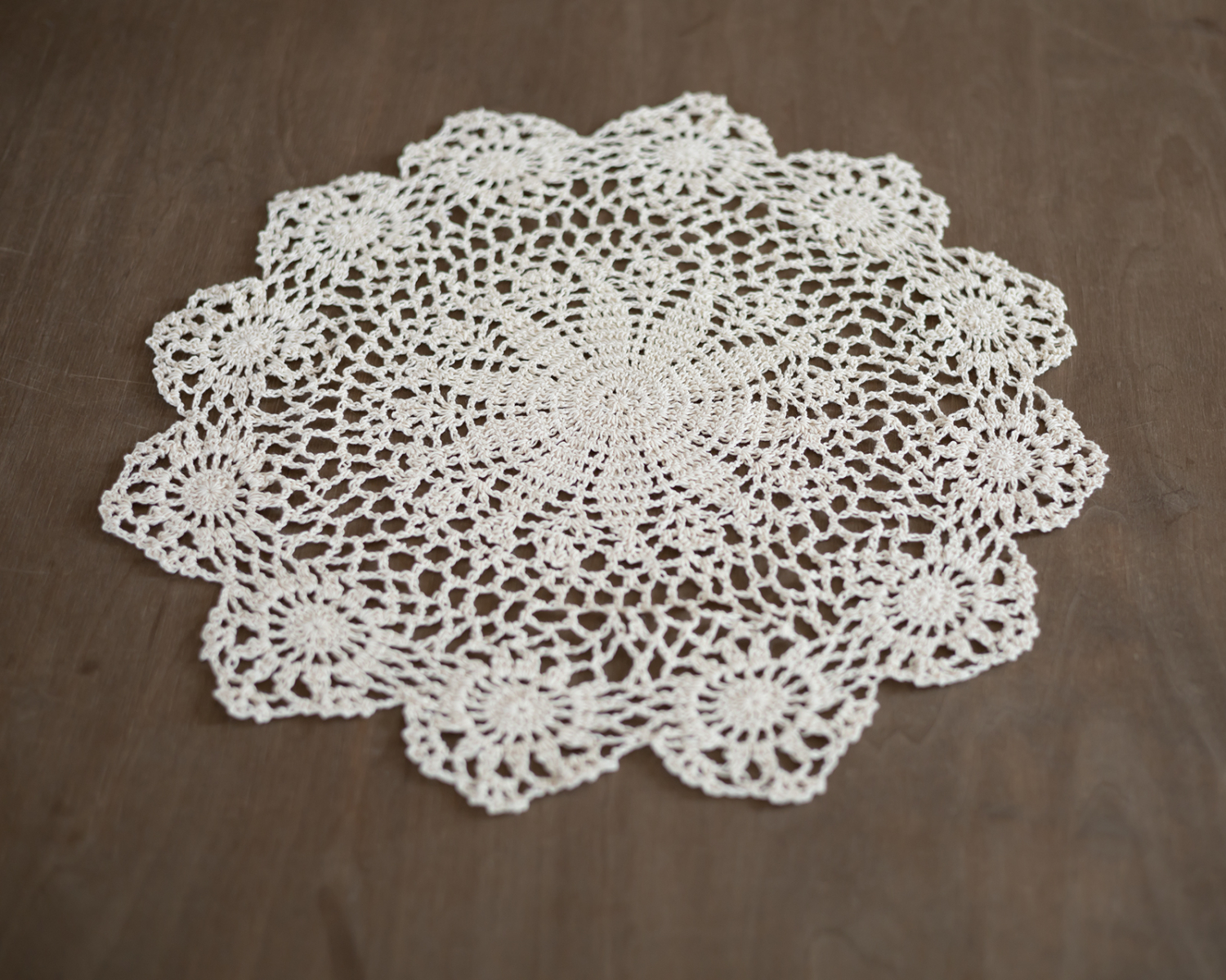 Circle crochet tablecloth - cream