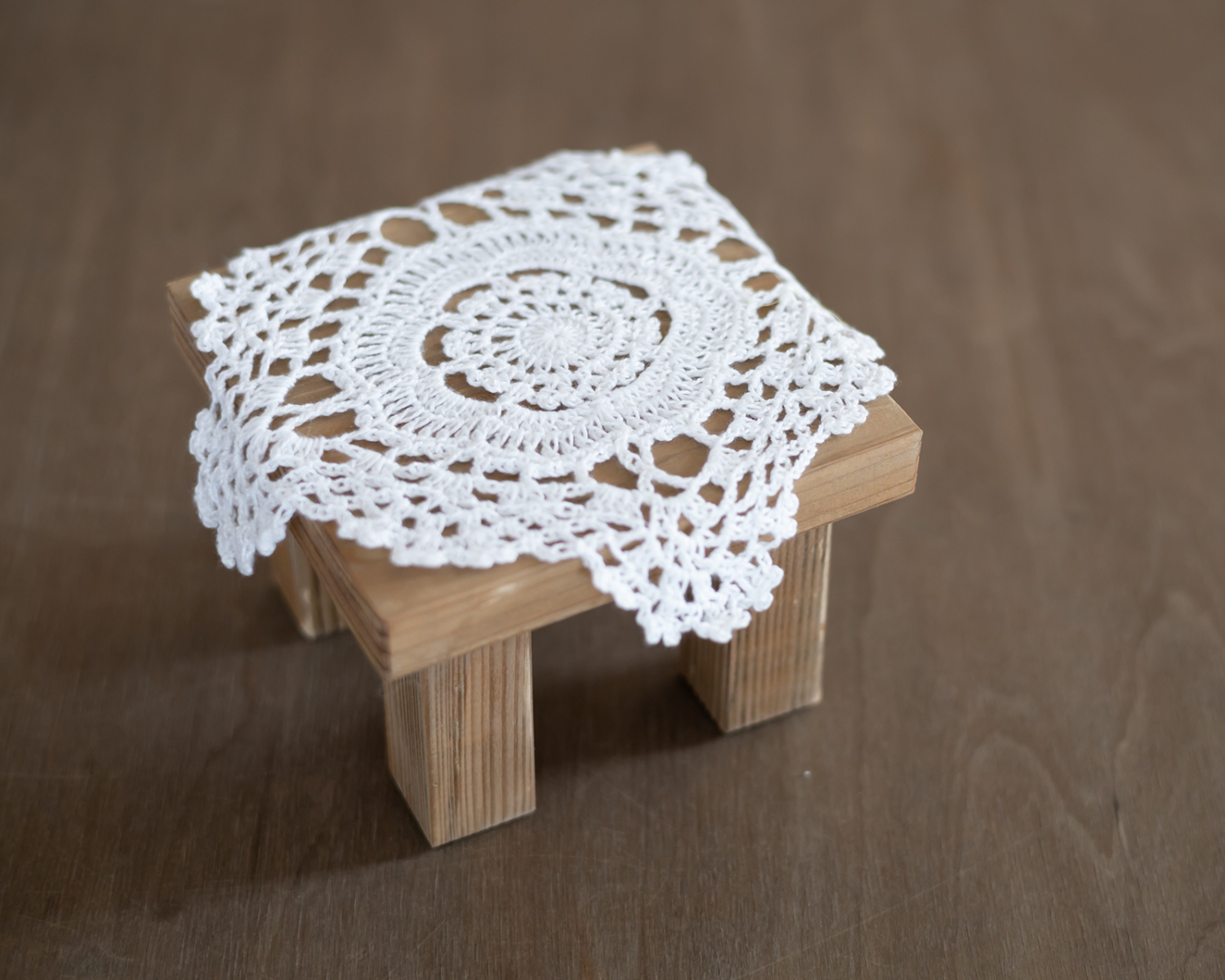 Mini crochet tablecloth - ivory