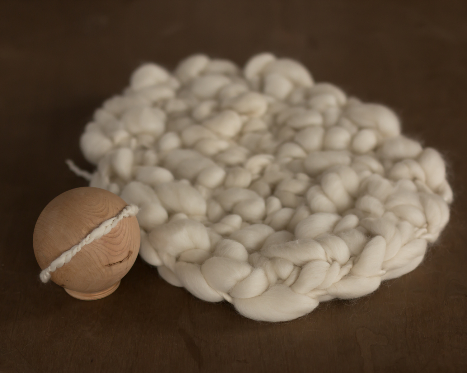 Oval Chunky Ivory Blanket / Layer