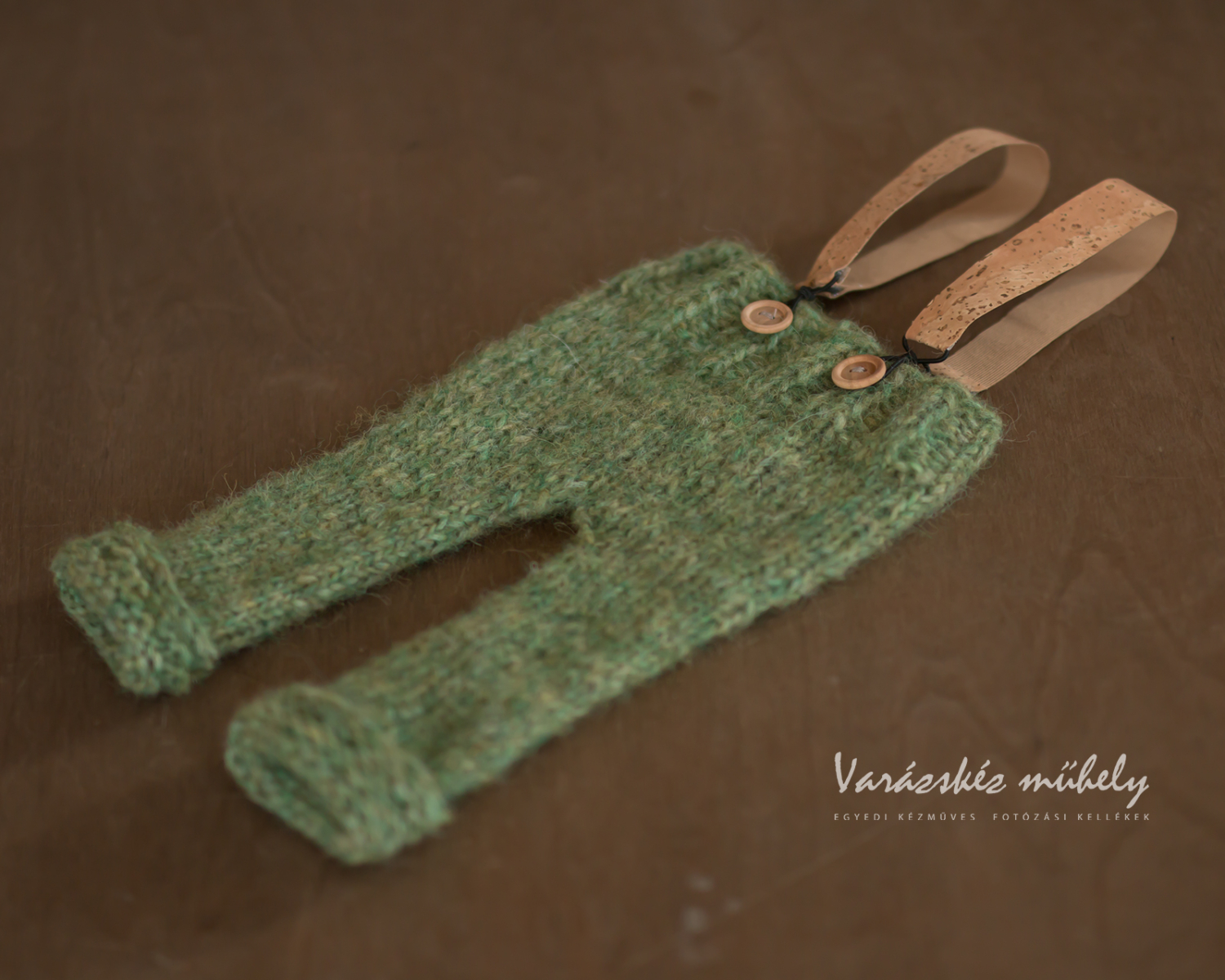 Green knit bib paint / romper