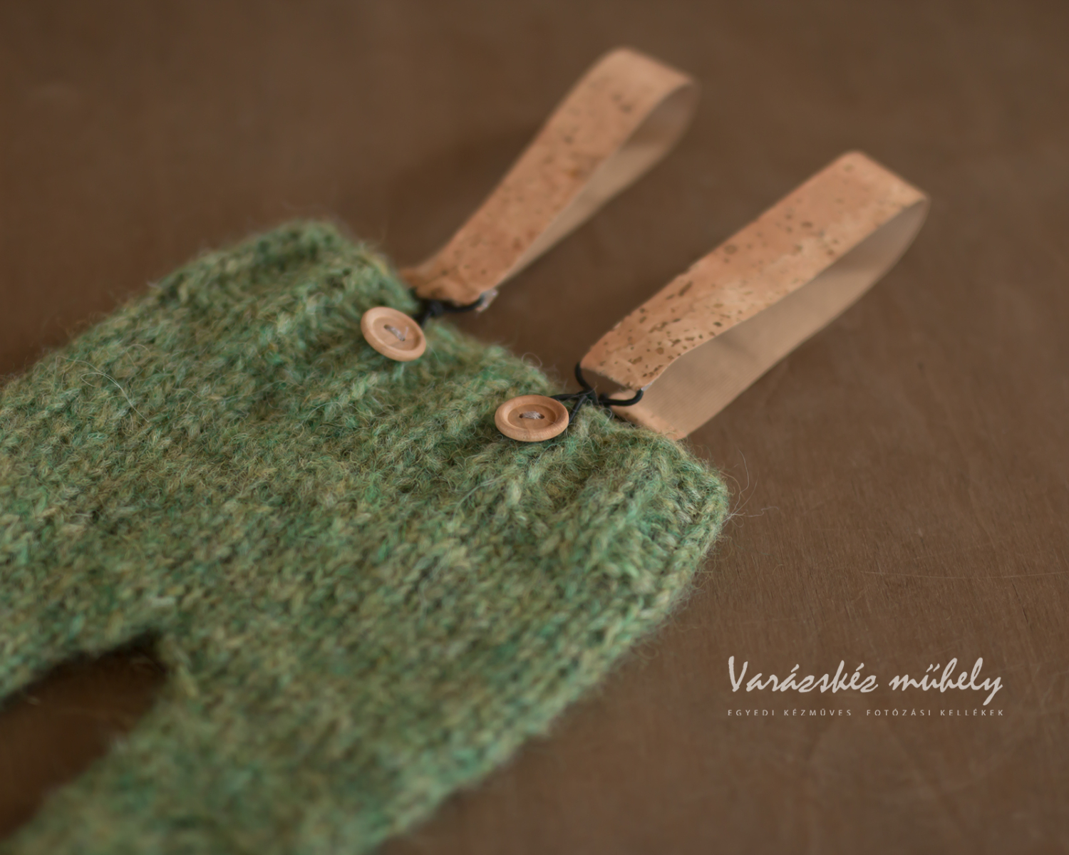 Green knit bib paint / romper