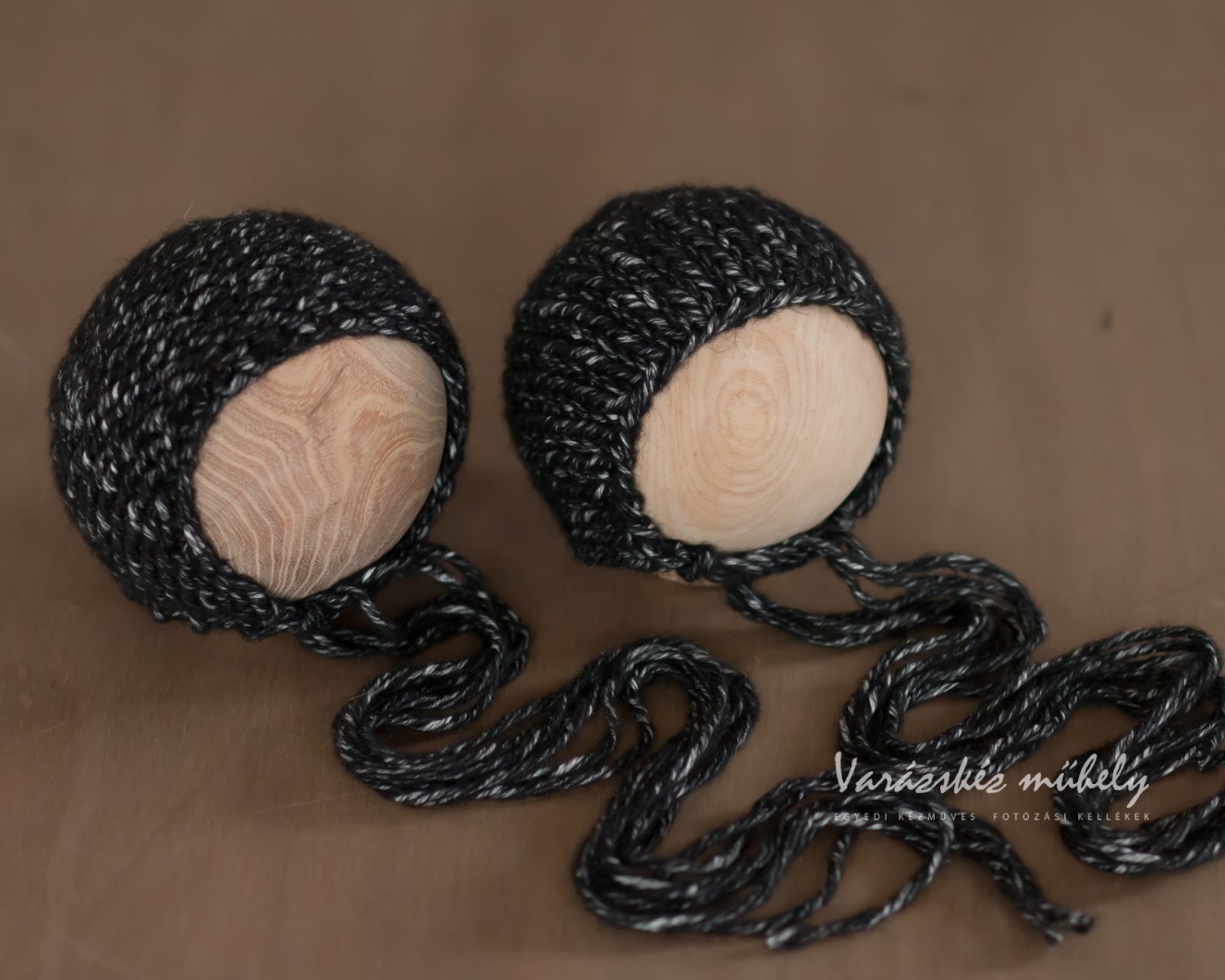 Fekete-szürke tweed újszülött bonnet