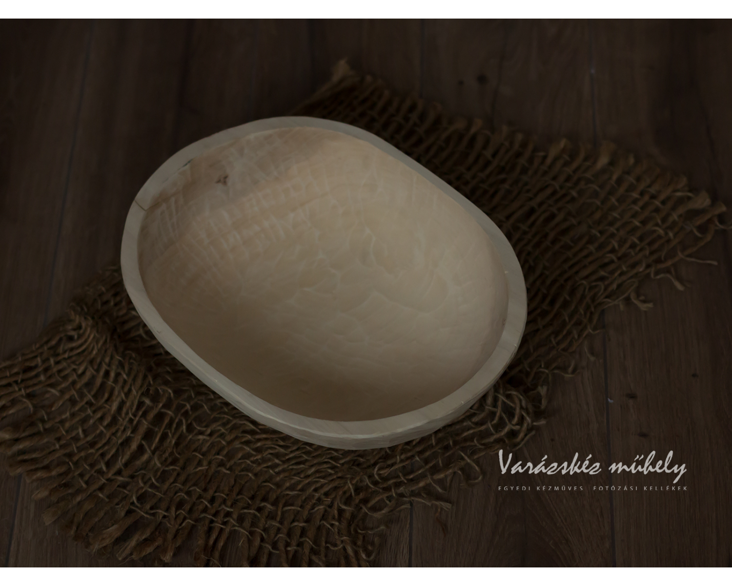 Natural color wooden bowl, oval