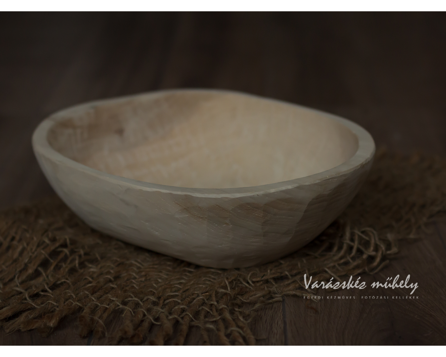 Natural color wooden bowl, oval
