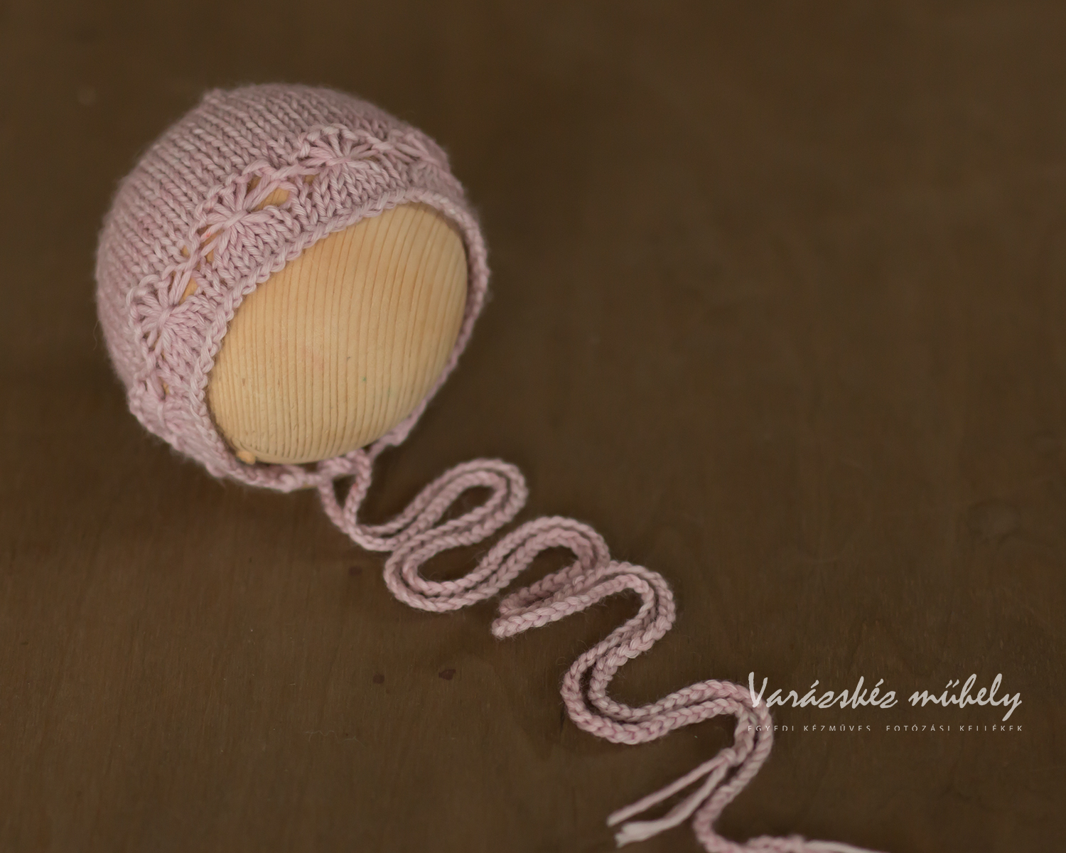 Világos rózsaszín újszülött bonnet legyezőmintával