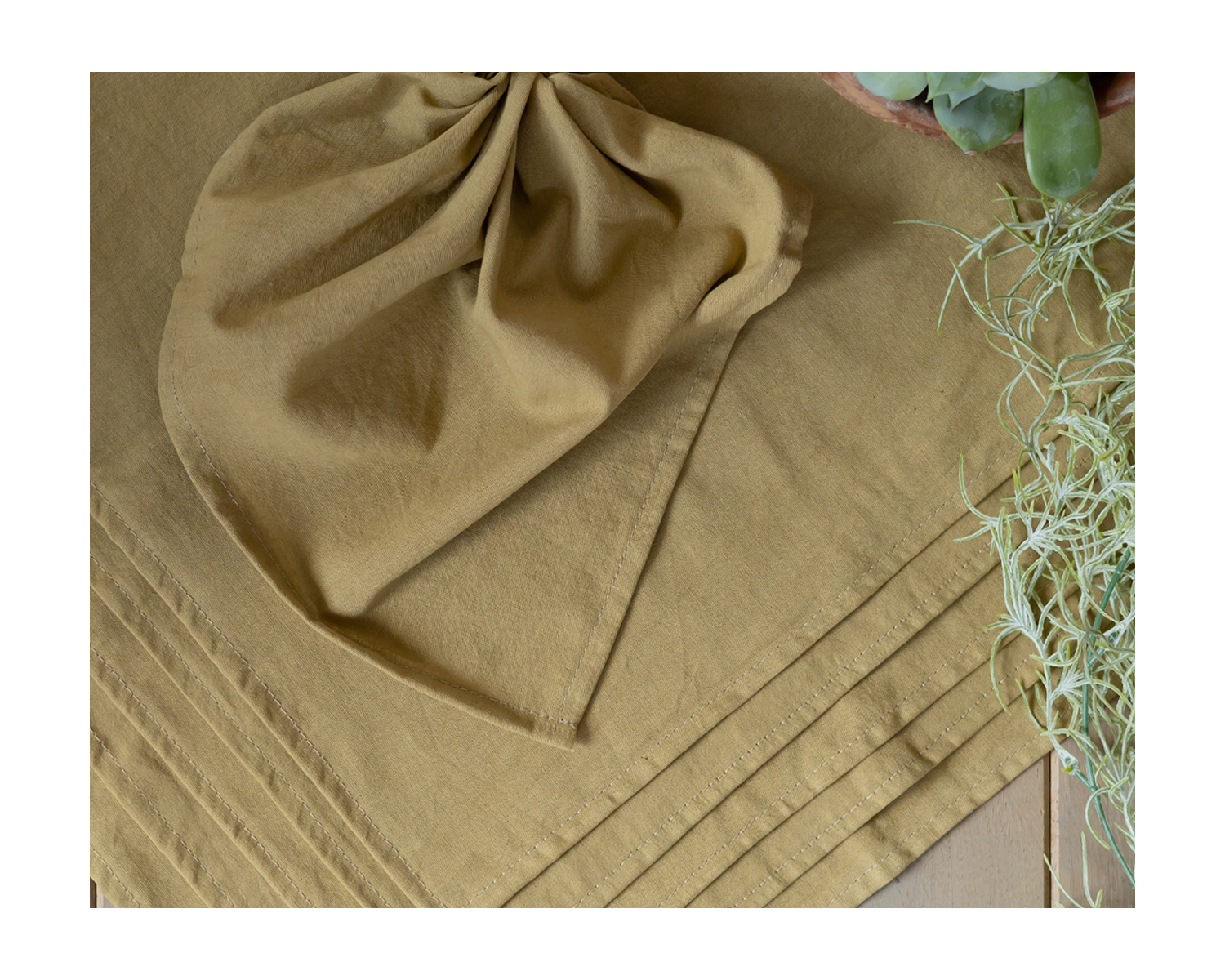 RENDELHETŐ antik mustár szegett textil szalvéta