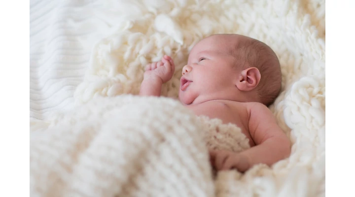 DIY newborn photoshoot at home